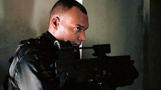 11. Обитель зла (2002)