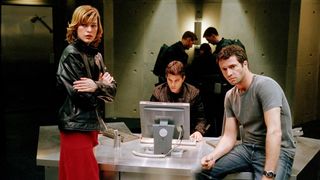 23. Обитель зла (2002)