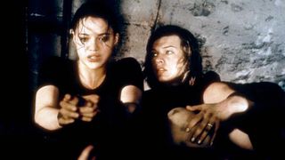 76. Обитель зла (2002)