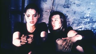 86. Обитель зла (2002)