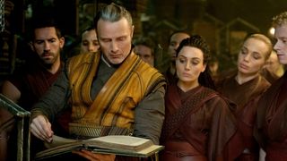 19. Доктор Стрэндж (2016)