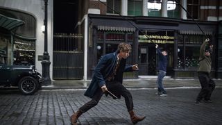 26. Фантастические твари и где они обитают (2016)