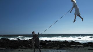 12. Дом странных детей Мисс Перегрин (2016)