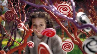 12. Чарли и шоколадная фабрика (2005)