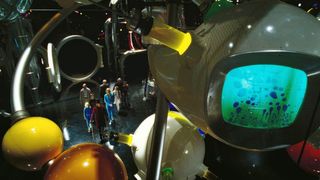 19. Чарли и шоколадная фабрика (2005)