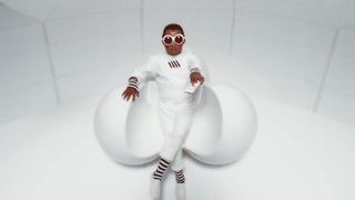 24. Чарли и шоколадная фабрика (2005)