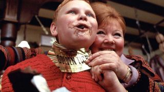 35. Чарли и шоколадная фабрика (2005)