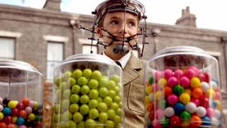 64. Чарли и шоколадная фабрика (2005)