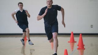 8. Поезд на Париж (2018)