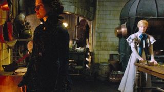 8. Багровый пик (2015)