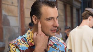 57. Огни притона (2011)