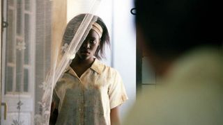 10. Отстреливая собак (2005)