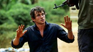 12. Отстреливая собак (2005)