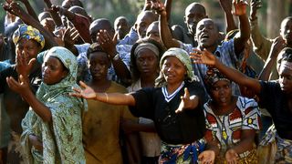 16. Отстреливая собак (2005)