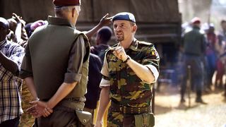 8. Отстреливая собак (2005)