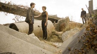 32. Дивергент, глава 2: Инсургент (2015)