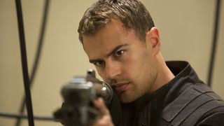 34. Дивергент, глава 2: Инсургент (2015)