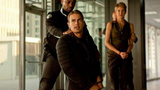 45. Дивергент, глава 2: Инсургент (2015)