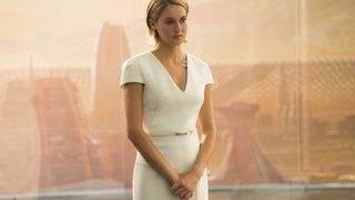 24. Дивергент, глава 3: За стеной (2016)