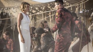 30. Дивергент, глава 3: За стеной (2016)