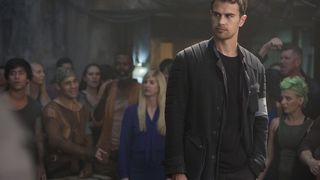 37. Дивергент, глава 3: За стеной (2016)