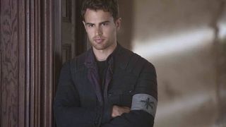 62. Дивергент, глава 3: За стеной (2016)