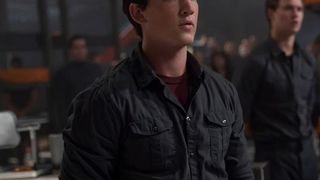 74. Дивергент, глава 3: За стеной (2016)