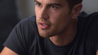 75. Дивергент, глава 3: За стеной (2016)