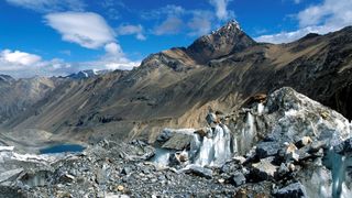 10. Касаясь пустоты (2003)