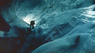 24. Касаясь пустоты (2003)