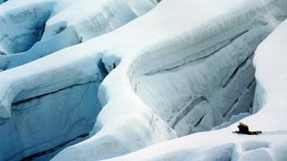 25. Касаясь пустоты (2003)