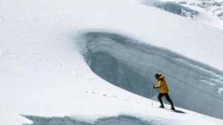 35. Касаясь пустоты (2003)