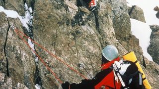 38. Касаясь пустоты (2003)