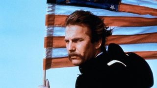 35. Танцующий с волками (1990)