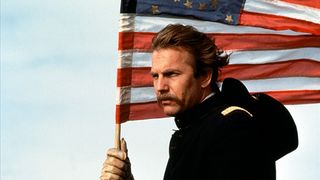 7. Танцующий с волками (1990)
