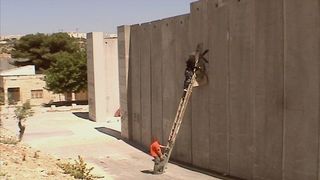 20. Выход через сувенирную лавку (2010)