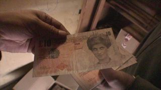 21. Выход через сувенирную лавку (2010)