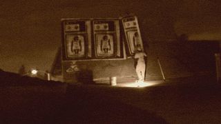 9. Выход через сувенирную лавку (2010)