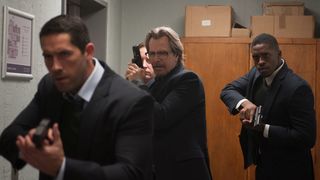 94. Преступник (2016)