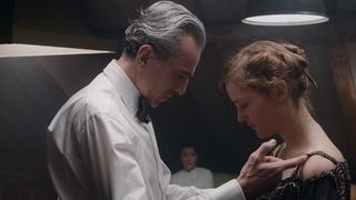 54. Призрачная нить (2017)