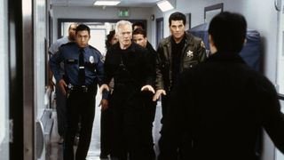 12. Противостояние (2001)