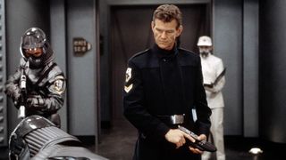 21. Противостояние (2001)