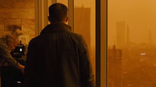 104. Бегущий по лезвию 2049 (2017)