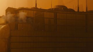 122. Бегущий по лезвию 2049 (2017)