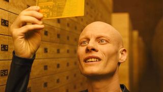 144. Бегущий по лезвию 2049 (2017)