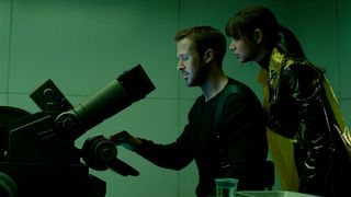 48. Бегущий по лезвию 2049 (2017)