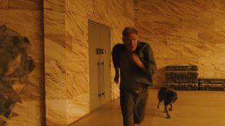 76. Бегущий по лезвию 2049 (2017)