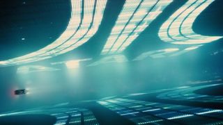 82. Бегущий по лезвию 2049 (2017)