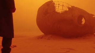 83. Бегущий по лезвию 2049 (2017)