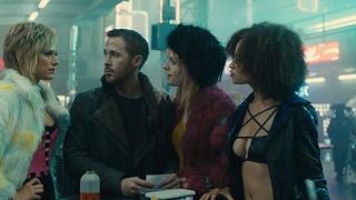 92. Бегущий по лезвию 2049 (2017)